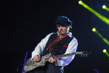 Rio de Janeiro, 24 Eylül 2015. Gitarist Johnny Depp Rio de Janeiro, Brezilya 'da Rio de Janeiro Rock' ta Hollywood Vampirleri grubunun konserinde