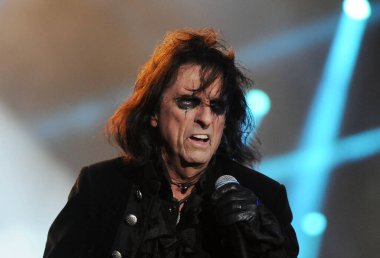 Rio de Janeiro, 24 Eylül 2015. Vokalist Alice Cooper Rio de Janeiro, Brezilya 'da Rock' ta Hollywood Vampirleri grubunun konseri sırasında