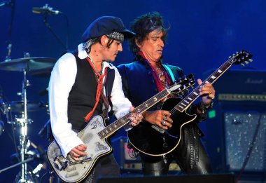 Rio de Janeiro, 24 Eylül 2015. Gitaristler Johnny Depp ve Joe Perry Rio de Janeiro, Brezilya 'da Rio 2015 Rock' ta Hollywood Vampirleri grubunun konserinde