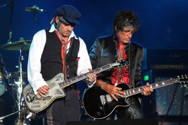 Rio de Janeiro, 24 Eylül 2015. Gitaristler Johnny Depp ve Joe Perry Rio de Janeiro, Brezilya 'da Rio 2015 Rock' ta Hollywood Vampirleri grubunun konserinde