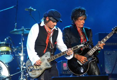 Rio de Janeiro, 24 Eylül 2015. Gitaristler Johnny Depp ve Joe Perry Rio de Janeiro, Brezilya 'da Rio 2015 Rock' ta Hollywood Vampirleri grubunun konserinde.