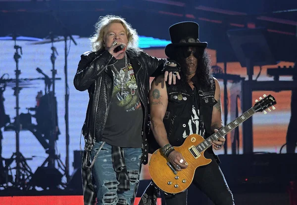 Rio de Janeiro, 24 Eylül 2017. Şarkıcı Axl Rose ve gitarist Slash Rio de Janeiro, Brezilya 'daki Rock 2017' deki konserde.