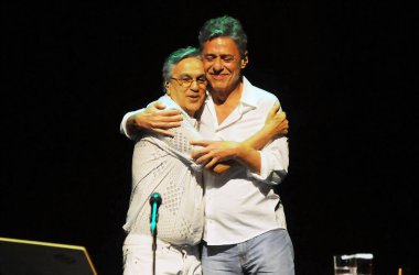 Rio de Janeiro, Brezilya, 11 Eylül 2012.Şarkıcılar Chico Buarque ve Caetano Veloso, Rio de Janeiro şehrindeki Oi Casa Grande tiyatrosunda bir gösteri sırasında.