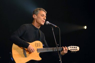 Rio de Janeiro, Brezilya 5 Ocak 2012.Singer Chico Buarque de Holanda Rio de Janeiro 'daki Vivo Hall' da sergilediği gösteri sırasında.
