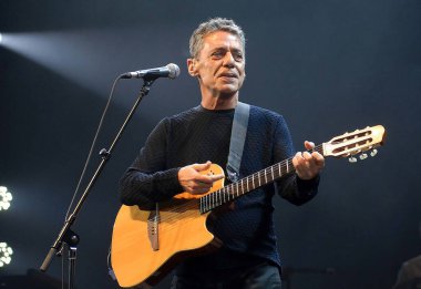 Rio de Janeiro, Brezilya 5 Ocak 2012.Singer Chico Buarque de Holanda Rio de Janeiro 'daki Vivo Hall' da sergilediği gösteri sırasında.