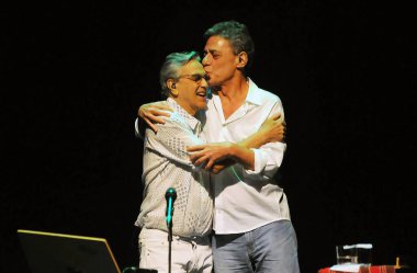 Rio de Janeiro, Brezilya, 11 Eylül 2012.Şarkıcılar Chico Buarque ve Caetano Veloso, Rio de Janeiro şehrindeki Oi Casa Grande tiyatrosunda bir gösteri sırasında.