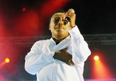 Rio de Janeiro, 15 Eylül 2013. Şarkıcı ve gitarist George Benson, Rio 2013 'te Rio de Janeiro, Brezilya' da gerçekleştirdiği rock konserinin sunumu sırasında,.