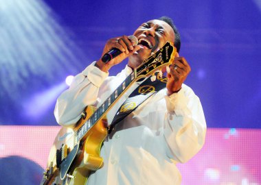 Rio de Janeiro, 15 Eylül 2013. Şarkıcı ve gitarist George Benson, Rio 2013 'te Rio de Janeiro, Brezilya' da gerçekleştirdiği rock konserinin sunumu sırasında,.