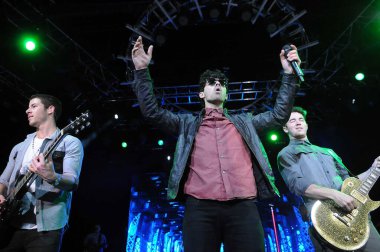 Rio de Janeiro, 12 Mart 2013. Grup Jonas Brothers 'ın vokalisti Nick Jonas, Brezilya' nın Rio de Janeiro kentindeki Citibank Hall 'da sergilendiği sırada,.