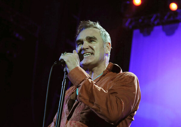 Рио-де-Жанейро, 3 июня 2006.Singer Morrissey из группы The Smiths, выступающей во время их шоу в Vivo Rio Show House в Рио-де-Жанейро, Бразилия.