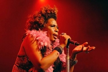 Rio de Janeiro, 27 Ağustos 2011.Şarkıcı Macy Gray Brezilya 'nın Rio de Janeiro kentindeki Leopoldina İstasyonu' ndaki Back2Black Festivali sırasında.