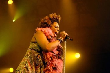 Rio de Janeiro, 27 Ağustos 2011.Şarkıcı Macy Gray Brezilya 'nın Rio de Janeiro kentindeki Leopoldina İstasyonu' ndaki Back2Black Festivali sırasında.