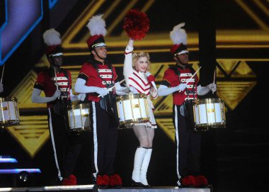 Rio de Janeiro, 2 Aralık 2012.Şarkıcı Madonna, Brezilya 'nın Rio de Janeiro kentindeki Sporcular Parkı' nda gösterisini sergiliyor.