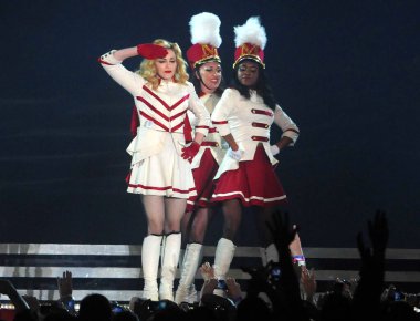 Rio de Janeiro, 2 Aralık 2012.Şarkıcı Madonna, Brezilya 'nın Rio de Janeiro kentindeki Sporcular Parkı' nda gösterisini sergiliyor.