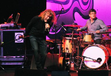 Rio de Janeiro, Brezilya, 12 Ocak 2010.Şarkıcı Robert Plant Rio de Janeiro şehrindeki HSBC Arena 'daki gösterisi sırasında.