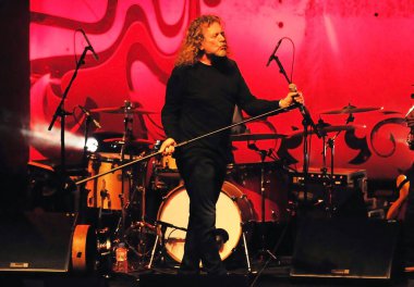 Rio de Janeiro, Brezilya, 12 Ocak 2010.Şarkıcı Robert Plant Rio de Janeiro şehrindeki HSBC Arena 'daki gösterisi sırasında.