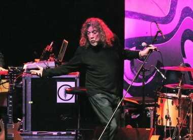 Rio de Janeiro, Brezilya, 12 Ocak 2010.Şarkıcı Robert Plant Rio de Janeiro şehrindeki HSBC Arena 'daki gösterisi sırasında.