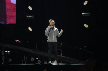 Rio de Janeiro, Brezilya, 8 Mayıs 2014. One Direction Louis Tomlinson grubunun şarkıcısı Rio de Janeiro kentindeki Athletes 'Park' ta sergileniyor..