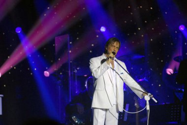 Rio de Janeiro, 14 Şubat 2011.Şarkıcı Roberto Carlos, Emoes em Alto Mar 'ın sunumu sırasında, Brezilya' nın Rio de Janeiro sahilindeki Costa Serena gemisinde.