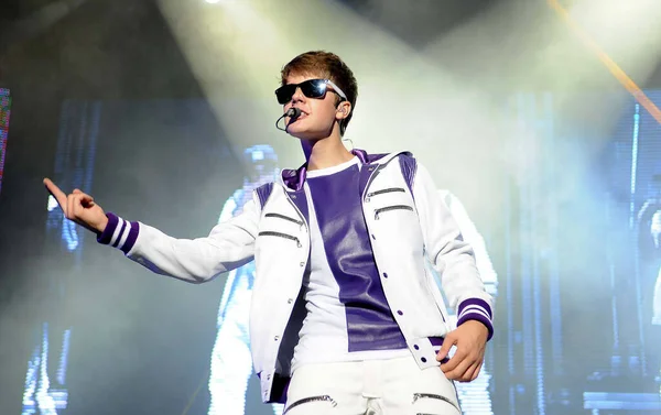 2011年10月5日 里约热内卢 歌手贾斯汀 比伯在巴西里约热内卢恩根霍体育场的表演中演唱 — 图库照片