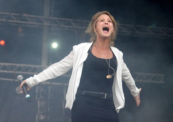 リオデジャネイロ 2013年9月13日歌手セラ スーは リオデジャネイロ市内のロックでのショー中に — ストック写真