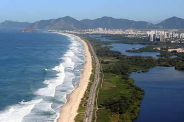 Rio de Janeiro, 12 Ağustos 2014 Brezilya 'nın Rio de Janeiro şehrinin batı bölgesinde bulunan Marapendi lagünüyle rezerv plajının fotoğrafı..