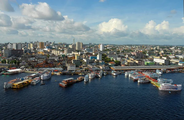 Manaus, 4 Eylül 2006Brezilya 'nın başkenti Amazonas, Manaus şehrinin bölgesel zanaat limanının havacılık manzarası