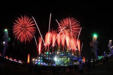 Rio de Janeiro, 25 Eylül 2015. Rio de Janeiro, Brezilya 'da Rock' ın açılışı sırasında Dünya sahnesinde havai fişekler.