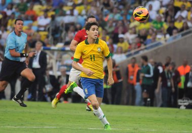 Rio de Janeiro, 2 Haziran 2013. Brezilya Milli Takımı Oscar oyuncusu Brezilya x İngiltere 'nin Rio de Janeiro şehrindeki Maracana Stadyumu' nda oynanan dostluk maçı sırasında