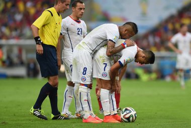 Rio de Janeiro, 18 Haziran 2014. Futbolcu Alexis Sanches ve İspanya ile Şili arasında oynanan 2014 Dünya Kupası maçında Brezilya 'nın Rio de Janeiro şehrinde yer alan Maracan Stadyumu' nda mücadele etti.