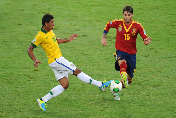 Rio de Janeiro, July 1, 2013.Player of the Brazilian selction Paulinho dispute played during the game Brazil vs. Spain at the end of the Confederations Cup