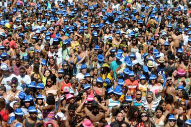 Rio de Janeiro, 8 Şubat 2015.Foliolar Brezilya 'nın Rio de Janeiro kentindeki sokak karnavalında Bloco da Preta geçidi sırasında oynarlar.