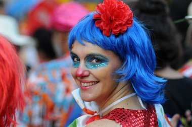 Rio de Janeiro, 31 Ocak 2016. Revelers, Brezilya 'nın Rio de Janeiro şehrinin sokak karnavalında Fogo ve Paixo bloklarının geçit töreninde çalacak.