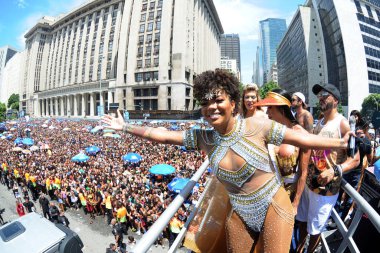 Rio de Janeiro, Brezilya, 5 Mart 2019.Şarkıcı Ludimilla Rio de Janeiro şehir merkezinde Fervo da Lud karnaval bloğunun sunumu sırasında.