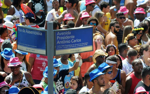 Rio Janeiro Lutego 2018 Revelers Występują Podczas Parady Bloku Monobloco — Zdjęcie stockowe