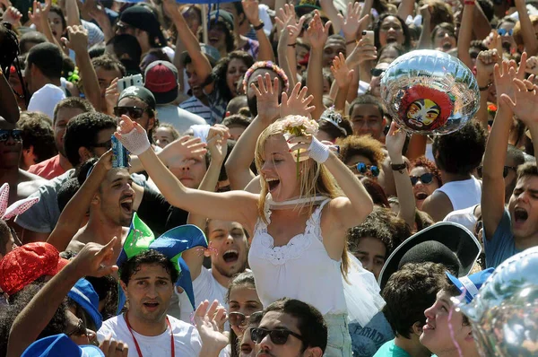 Rio Janeiro Stycznia 2016 Revelers Grać Podczas Parady Bloku Fogo — Zdjęcie stockowe