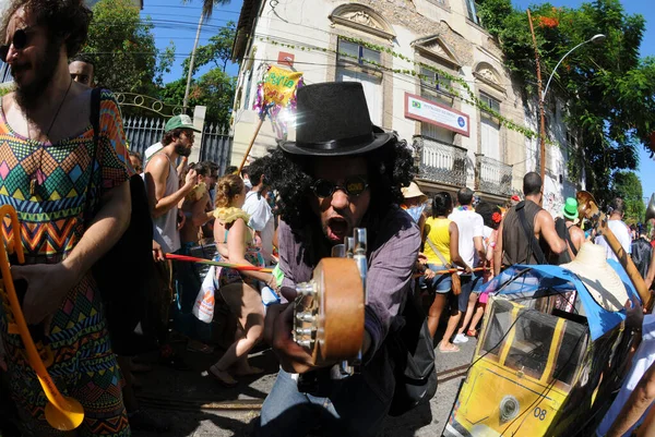 브라질 리오데자네이로에서 카니발 행렬중에 — 스톡 사진