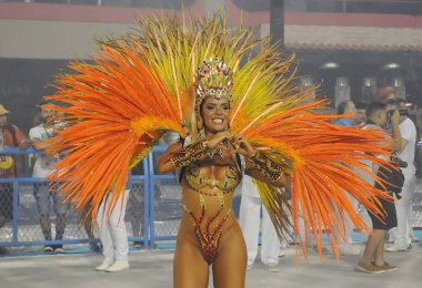 Rio de Janeiro, 26 Şubat 2017. Brezilya 'nın Rio de Janeiro kentindeki Sambodromo şehrindeki dünyanın en büyük karnavalı kabul edilen Rio de Janeiro Karnavalı sırasında Samba Okulları Geçidi