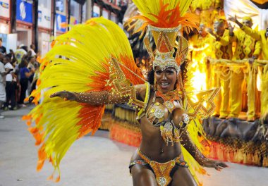 Rio de Janeiro, 3 Mart 2014. Brezilya 'nın Rio de Janeiro kentindeki Sambodromo şehrindeki dünyanın en büyük karnavalı kabul edilen Rio de Janeiro Karnavalı sırasında Samba Okulları Geçidi