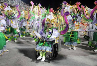 Rio de Janeiro, 3 Mart 2014. Brezilya 'nın Rio de Janeiro kentindeki Sambodromo şehrindeki dünyanın en büyük karnavalı kabul edilen Rio de Janeiro Karnavalı sırasında Samba Okulları Geçidi