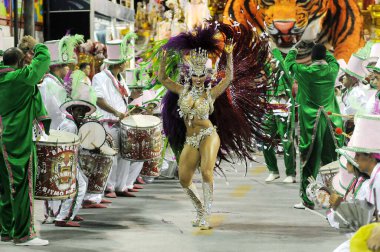 Rio de Janeiro, 3 Mart 2014. Brezilya 'nın Rio de Janeiro kentindeki Sambodromo şehrindeki dünyanın en büyük karnavalı kabul edilen Rio de Janeiro Karnavalı sırasında Samba Okulları Geçidi.