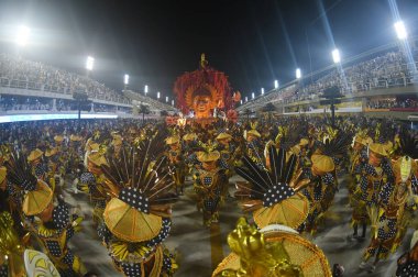 Rio de Janeiro, 9 Şubat 2018. Brezilya 'nın Rio de Janeiro kentindeki Sambodromo şehrindeki dünyanın en büyük karnavalı kabul edilen Rio de Janeiro Karnavalı sırasında Samba Okulları Geçidi.