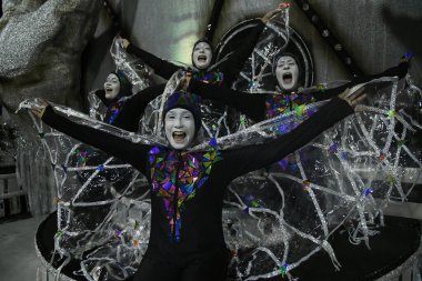 Rio de Janeiro, 9 Şubat 2018. Brezilya 'nın Rio de Janeiro kentindeki Sambodromo şehrindeki dünyanın en büyük karnavalı kabul edilen Rio de Janeiro Karnavalı sırasında Samba Okulları Geçidi.