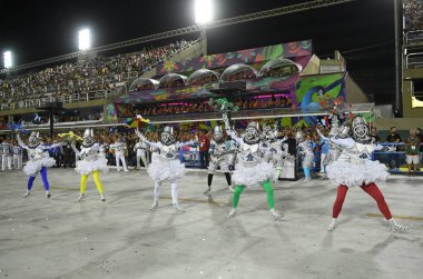 Rio de Janeiro, 9 Şubat 2018. Brezilya 'nın Rio de Janeiro kentindeki Sambodromo şehrindeki dünyanın en büyük karnavalı kabul edilen Rio de Janeiro Karnavalı sırasında Samba Okulları Geçidi.