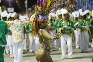 Rio de Janeiro, 9 Şubat 2018. Brezilya 'nın Rio de Janeiro kentindeki Sambodromo şehrindeki dünyanın en büyük karnavalı kabul edilen Rio de Janeiro Karnavalı sırasında Samba Okulları Geçidi.