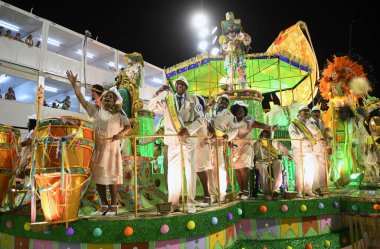 Rio de Janeiro, 9 Şubat 2018. Brezilya 'nın Rio de Janeiro kentindeki Sambodromo şehrindeki dünyanın en büyük karnavalı kabul edilen Rio de Janeiro Karnavalı sırasında Samba Okulları Geçidi.