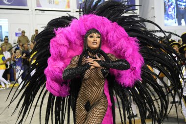 Rio de Janeiro, 9 Şubat 2018. Dünyanın en büyük karnavalı olarak kabul edilen Rio de Janeiro Karnavalı sırasında Sambdromo 'daki Özel Grup Samba Okulları Geçidi..