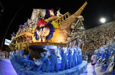 Rio de Janeiro, 9 Şubat 2018. Dünyanın en büyük karnavalı olarak kabul edilen Rio de Janeiro Karnavalı sırasında Sambdromo 'daki Özel Grup Samba Okulları Geçidi..