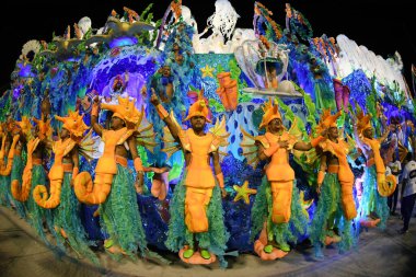 Rio de Janeiro, 9 Şubat 2018. Dünyanın en büyük karnavalı olarak kabul edilen Rio de Janeiro Karnavalı sırasında Sambdromo 'daki Özel Grup Samba Okulları Geçidi..
