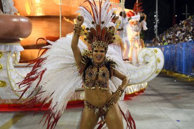 Rio de Janeiro, 9 Şubat 2018. Dünyanın en büyük karnavalı olarak kabul edilen Rio de Janeiro Karnavalı sırasında Sambdromo 'daki Özel Grup Samba Okulları Geçidi..